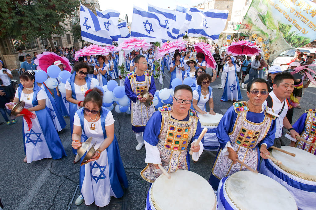 Tens of thousands participate in annual Jerusalem March 2017